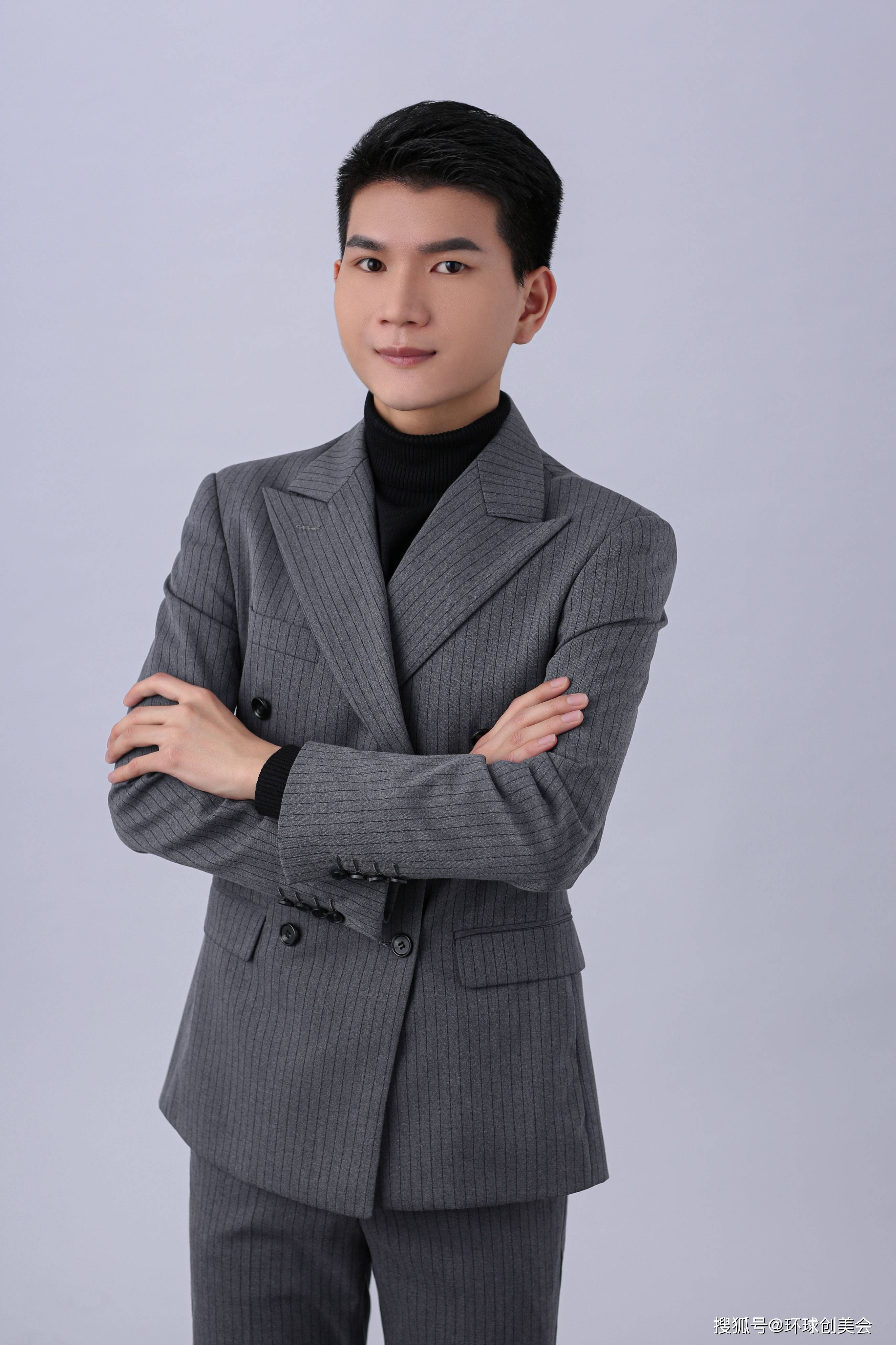邓华英 灯光与摄影艺术负责人